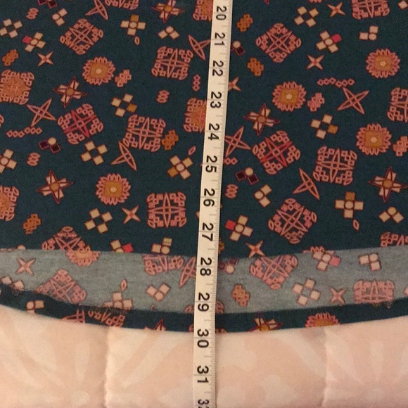 LuLaRoe Classic T Shirt in Large - Picture 4 of 7
